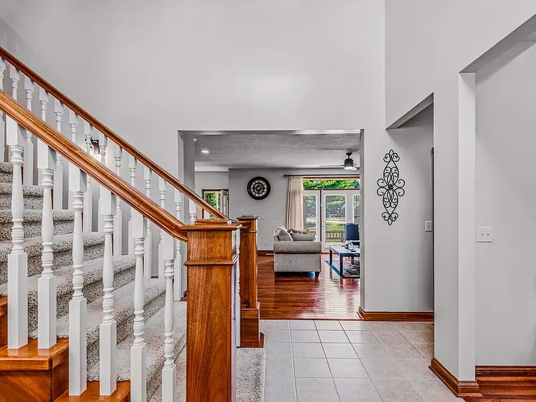725 Greystone Ct — Photo 5
