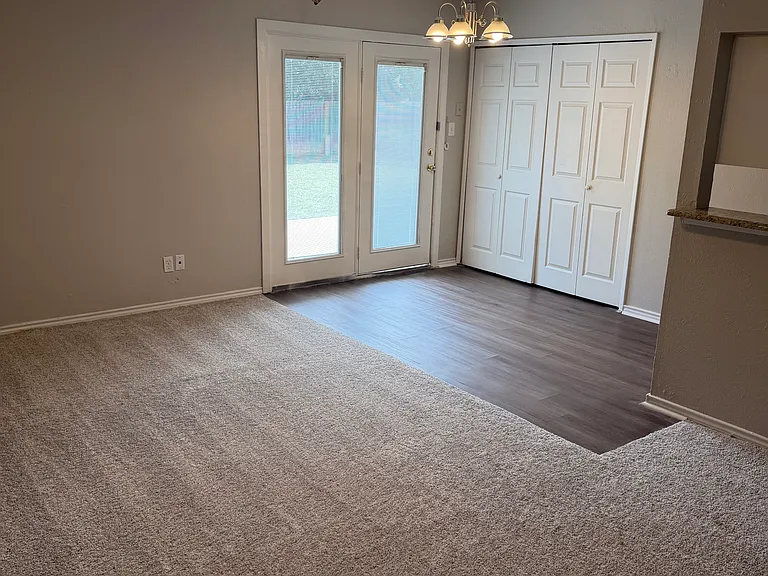 7009 Greenview Cir N — Photo 8