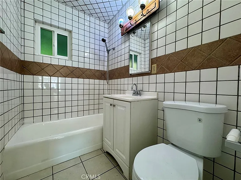 591 E 6th St — Photo 3