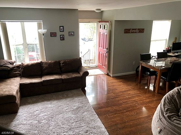 4th image of 65 Almond Dr
