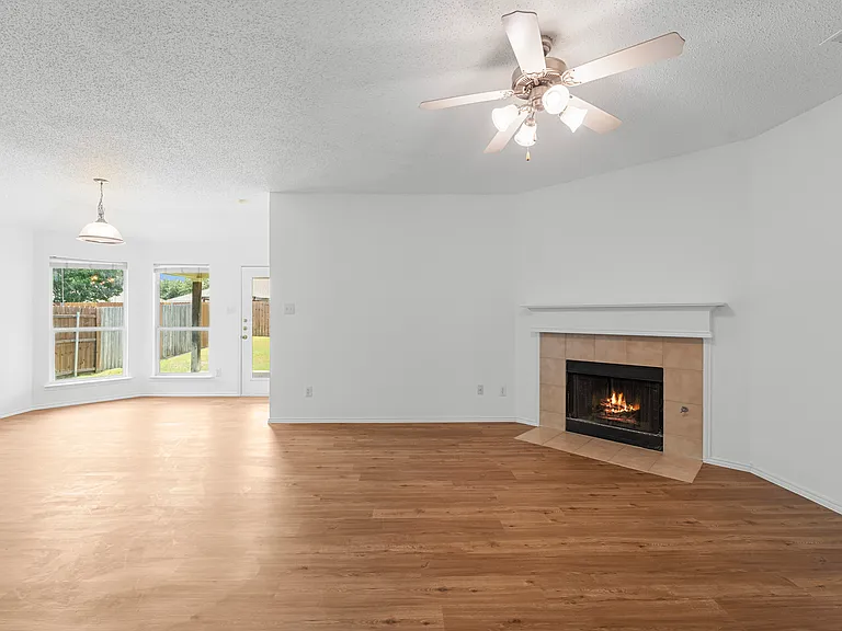 9825 Tyler Dr — Photo 4