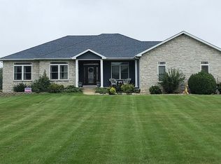 90 Bridgewater Ct, Valparaiso, IN 46383