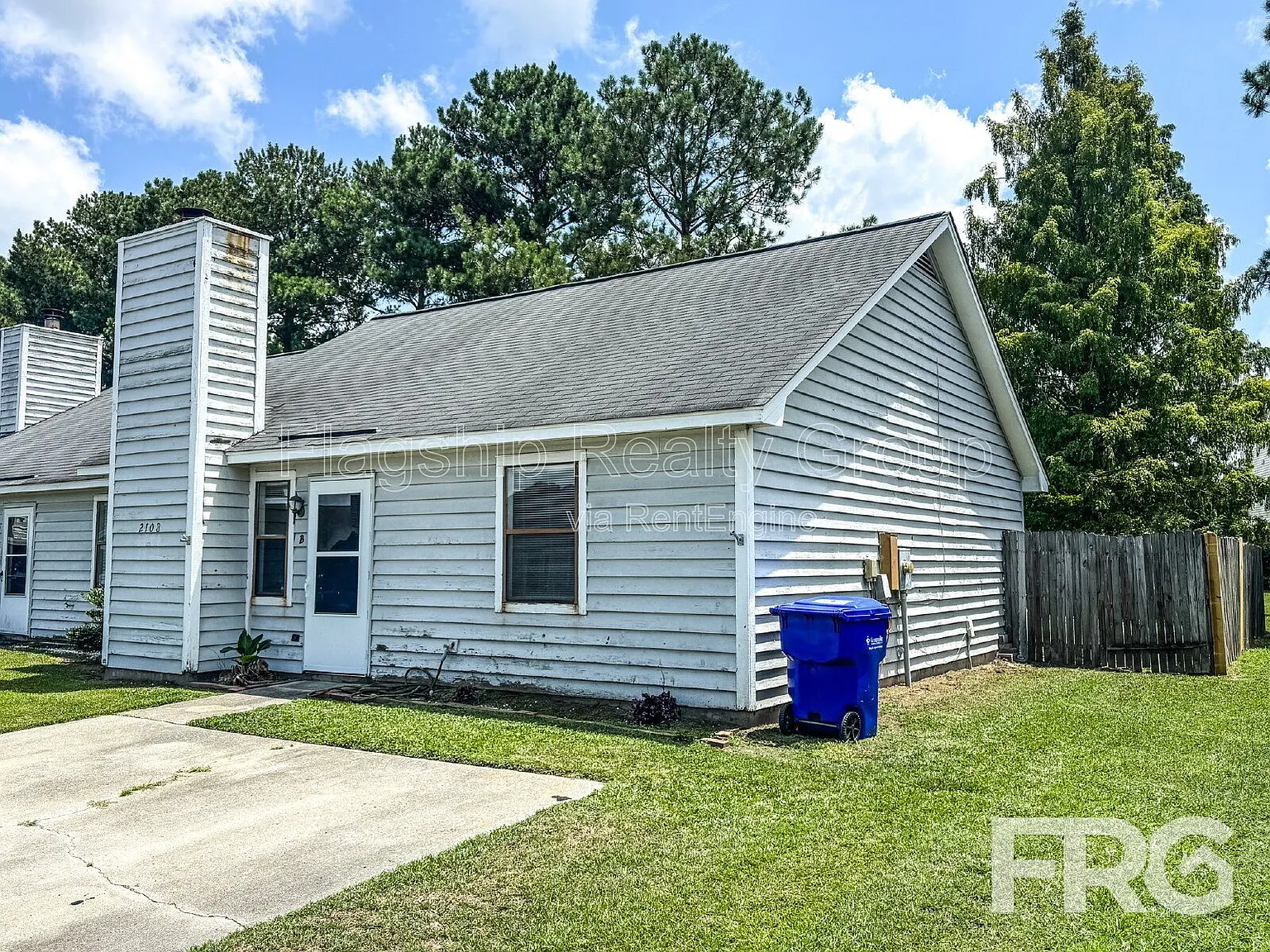 2 bed, 2.0 bath, 940 sqft, $995 — Photo 2