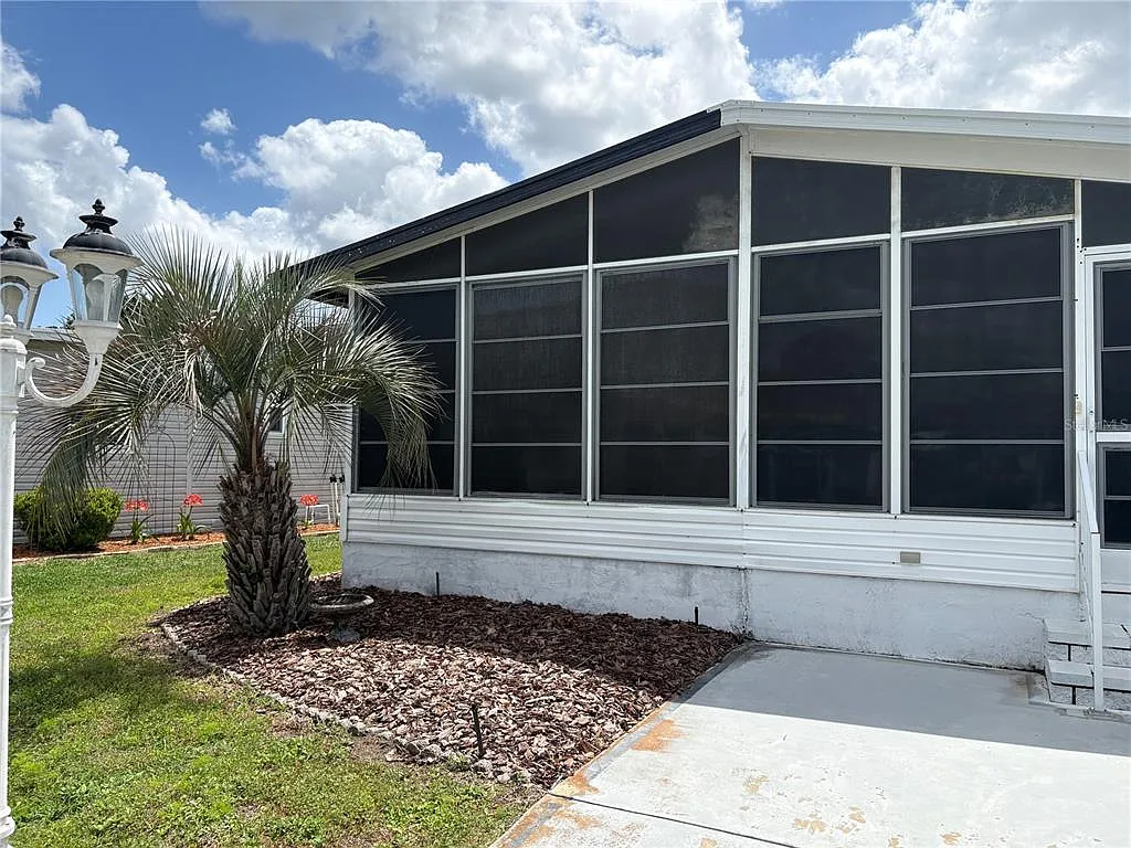 Building Photo - 2132 Sabal Palm