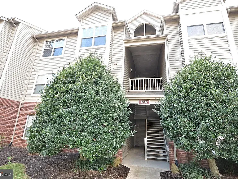 Building Photo - 1707 Ascot Way #E