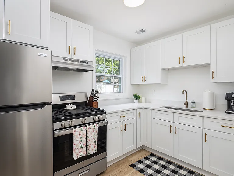 285 Manassas Dr — Photo 5