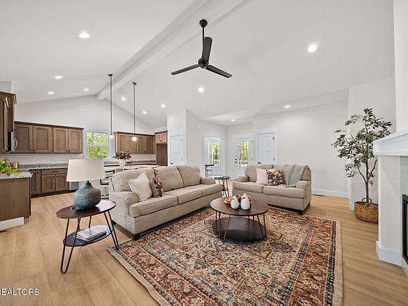 2nd image of 160 Hawes Cir