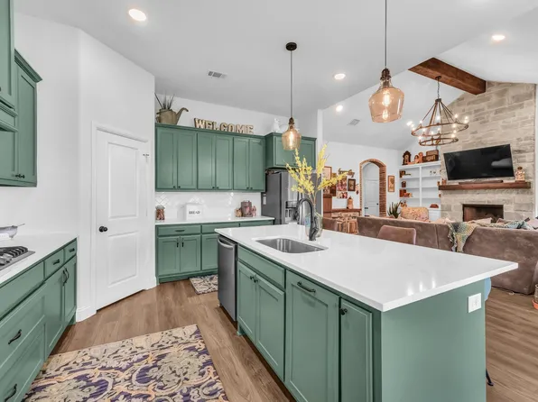 119 Oak View Dr, Godley, TX 76044