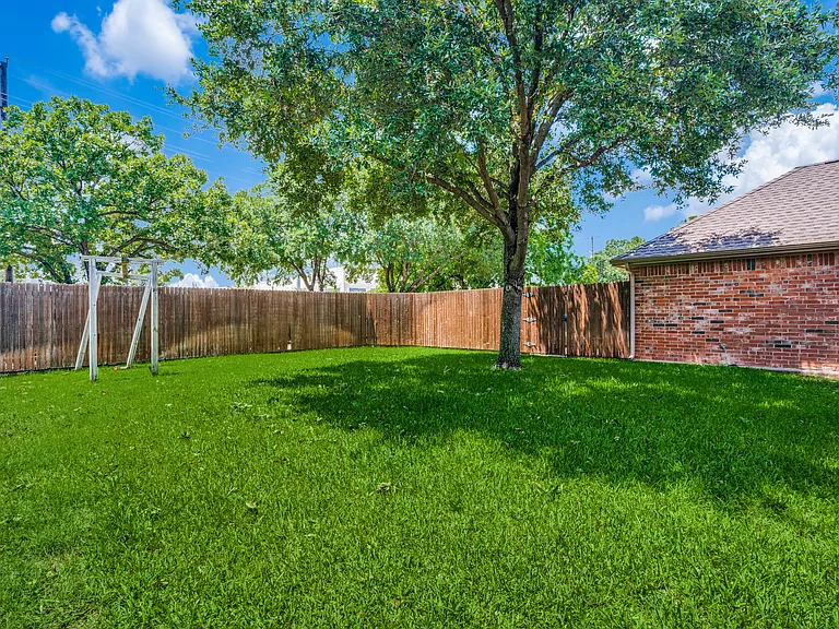 313 Bricknell Dr — Photo 14