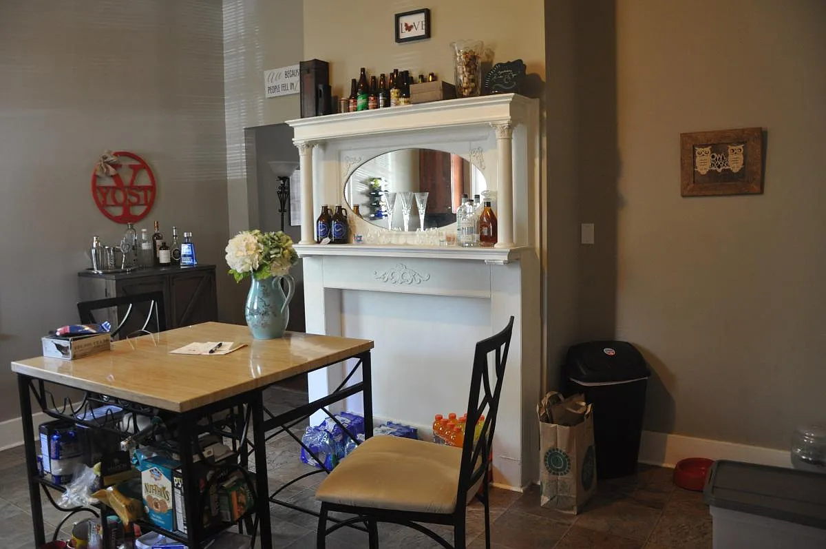 222 W Henry Street — Photo 4