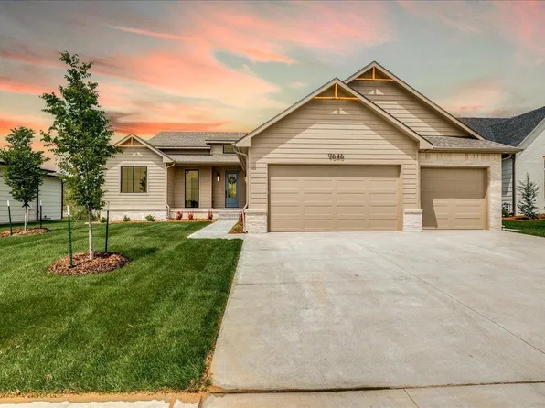 9646 W Cedar Ln, Maize, KS 67101