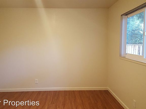 4th image of 850 Coleman Ave APT 2