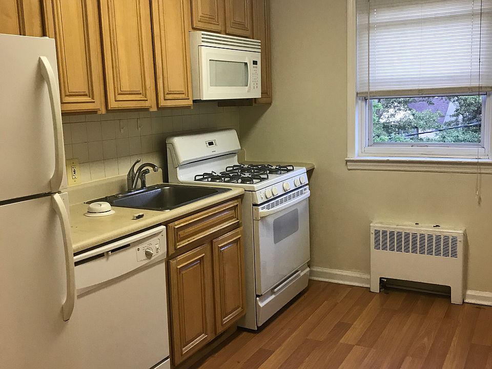 Great Kitchen With Breakfast Bar