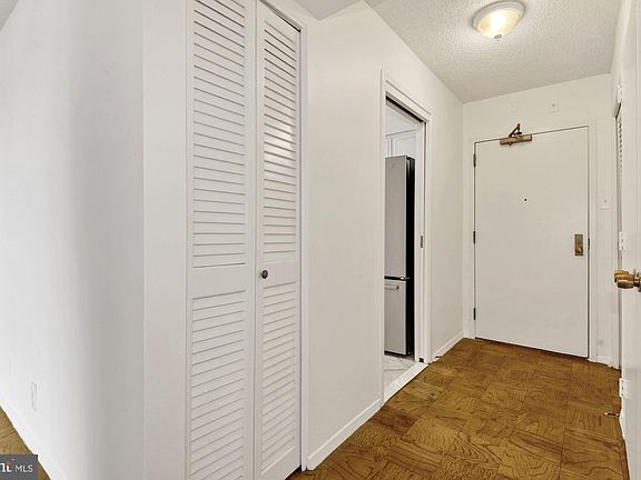 3rd image of 3800 Fairfax Dr APT 611