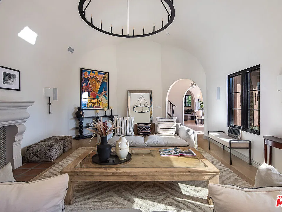 8425 W Sunset Blvd