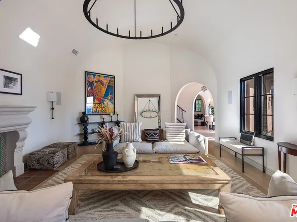 8425 W Sunset Blvd, Los Angeles, CA 90069