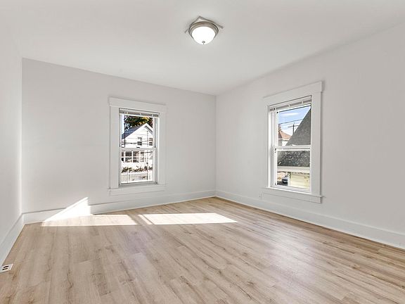 4th image of 38-40 Warren St #282e96bc2