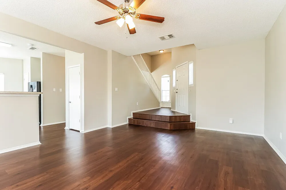 3 bed, 2.5 bath, 1969 sqft, $2,845 — Photo 3