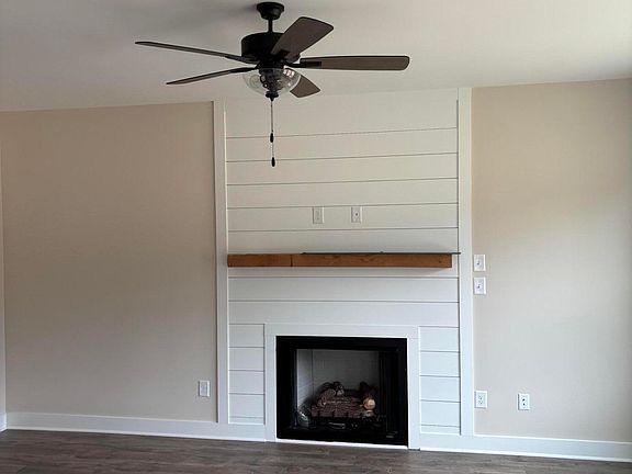 3rd image of 422 Rye Way