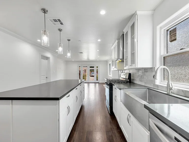 2882 W 14th St — Photo 12
