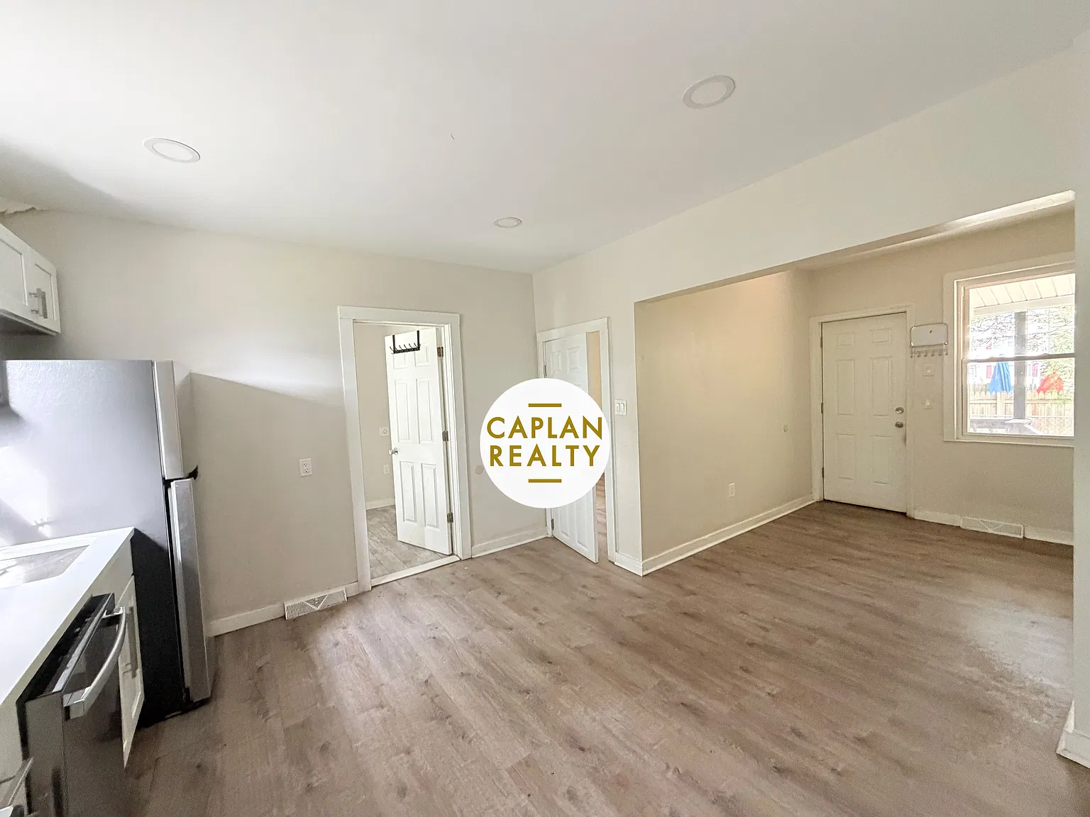 3 bed, 1000 sqft, $2,250 — Photo 4