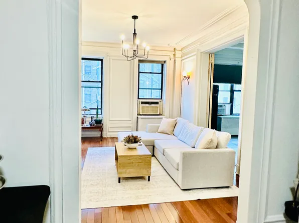 817 West End Avenue image 2 of 10