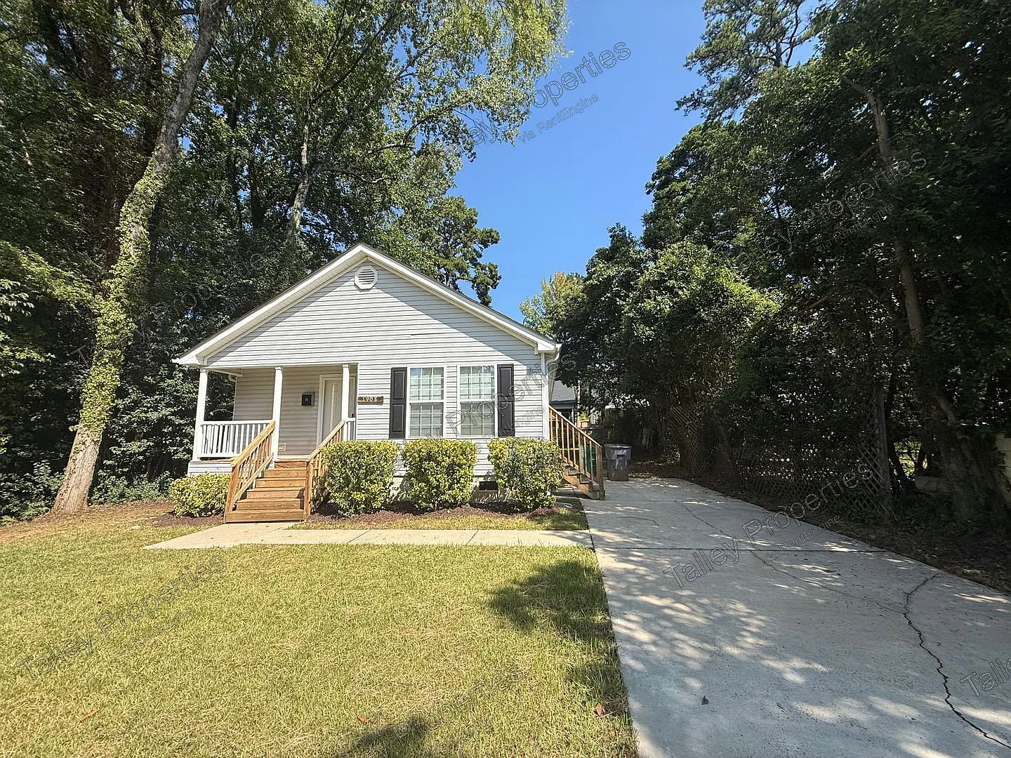 3 bed, 2.0 bath, 1040 sqft, $1,699 — Photo 1