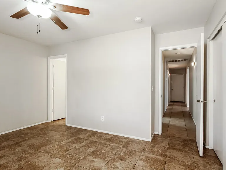 8614 W Mariposa Dr — Photo 9