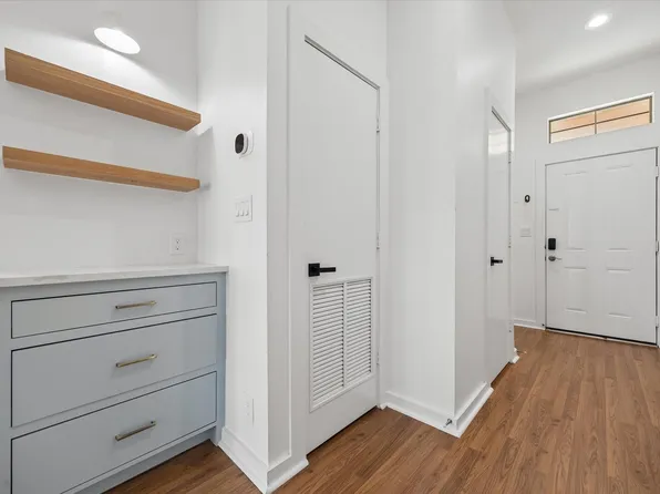 806 Jackson Hill St APT 201, Houston, TX 77007