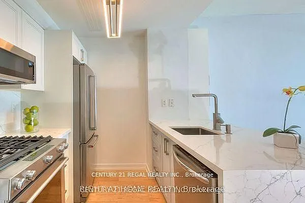 9 Spadina Ave #312 — Photo 8