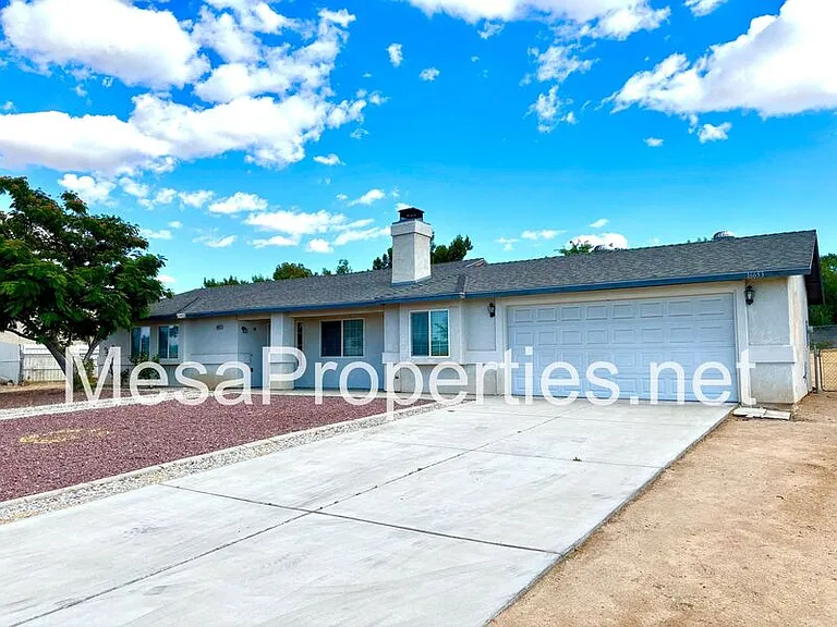 16653 Sholic St — Photo 3