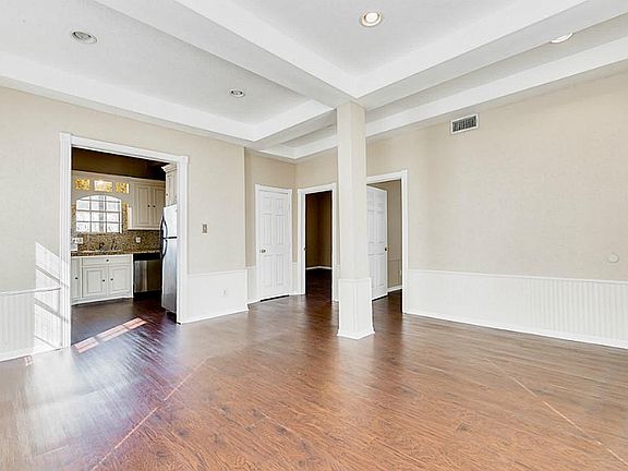 5th image of 519 Northwood St