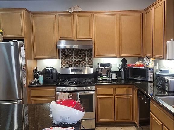 3rd image of 10242 Allie St