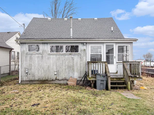 9145 Anchor Bay Dr, Algonac, MI 48001