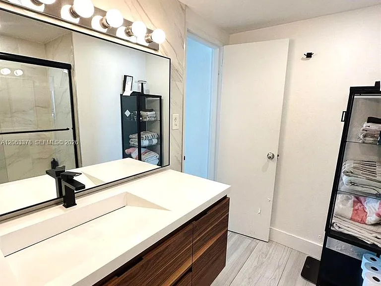 1000 West Ave #27 — Photo 9