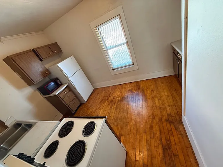 840 16th St N #101-201 — Photo 2