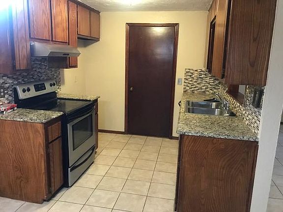 A view of the kitchen.