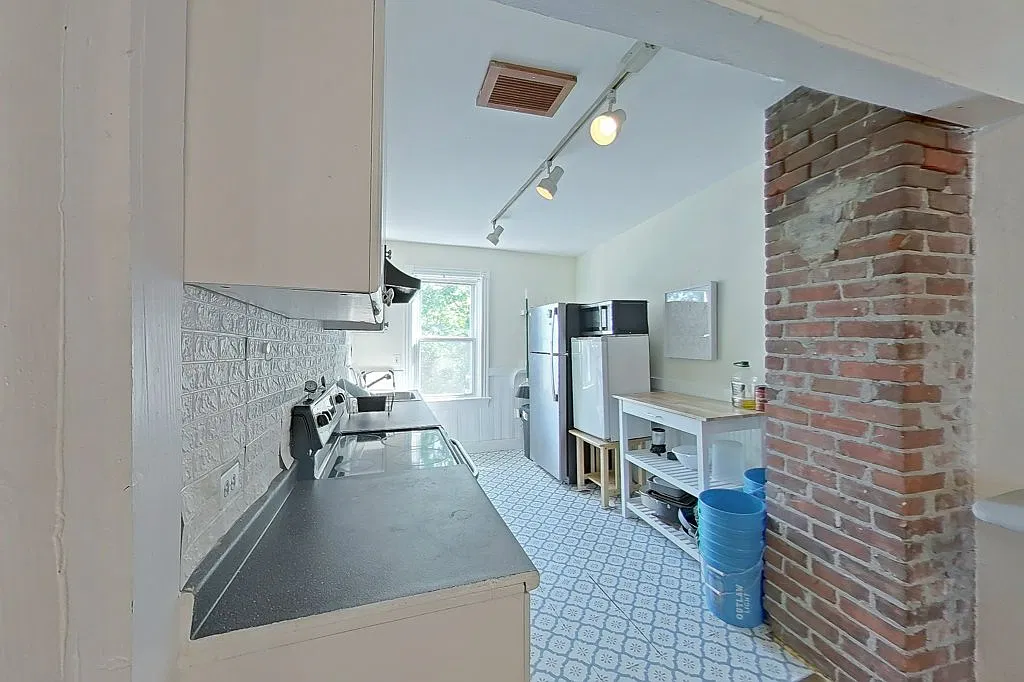 1 Dean Ave — Photo 4