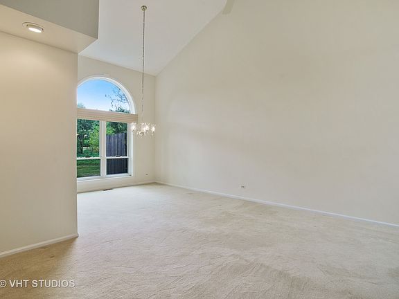 3rd image of 16 Ascot Cir