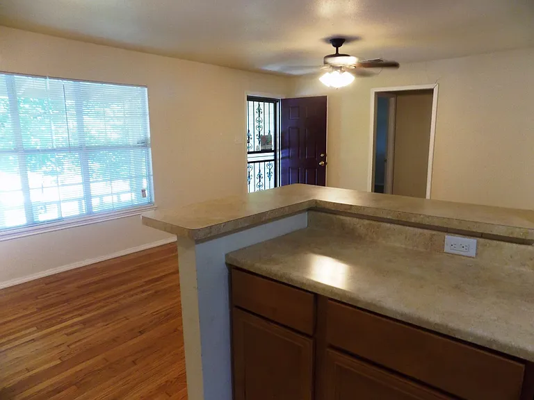 636 W Norwood Ct — Photo 6