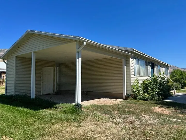 3 bed, 1000 sqft, $2,500 — Photo 2