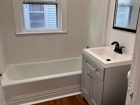 3rd image of 198 Goulding Ave #1