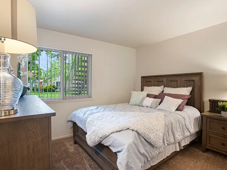 Classic Bedroom (Cedar/Redwood)