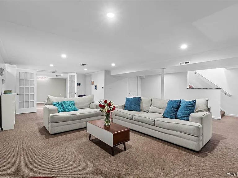 1085 Brooklawn Dr — Photo 31