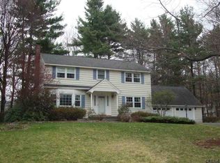 75 Ash Tree Ln, Niskayuna, NY 12309