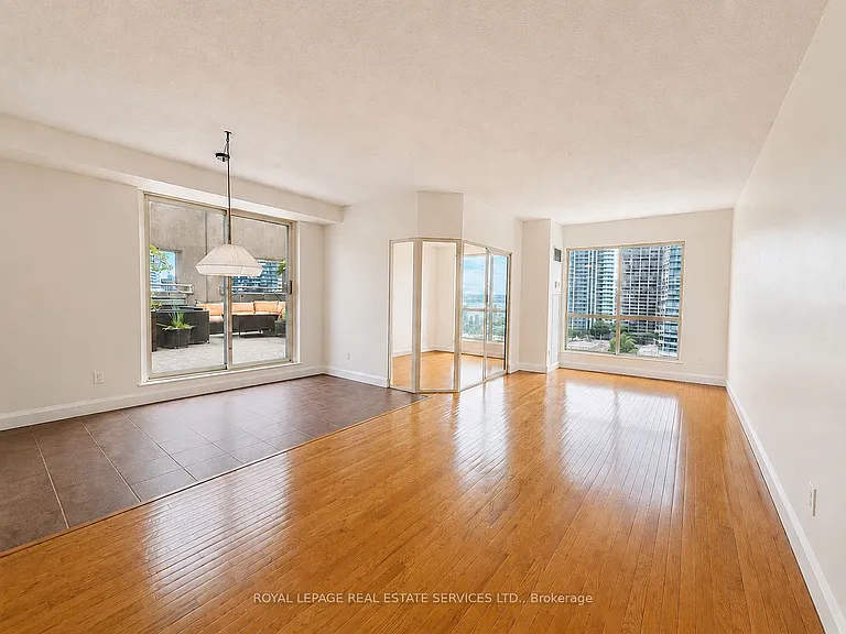 25 The Esplanade #1718 — Photo 4