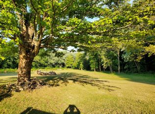 Davis St, Rupert, WV 25984