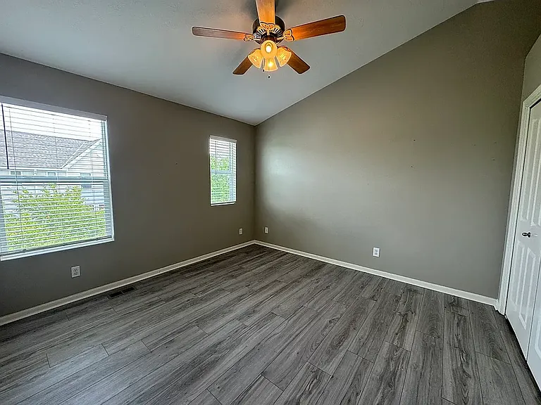 18159 Hayes Plz — Photo 11