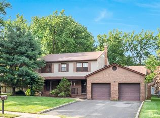 6 Fox Hill Rd, Edison, NJ 08820