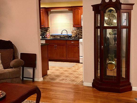 3rd image of 131 Park Ave